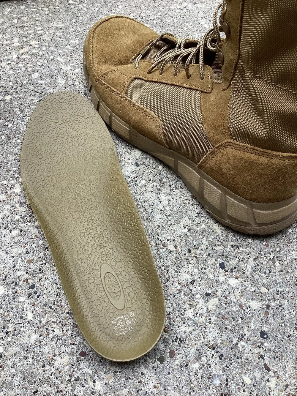 Oakley Light Assault 2 Coyote Tactical Military Combat Boots 11188-86W Size 8.5